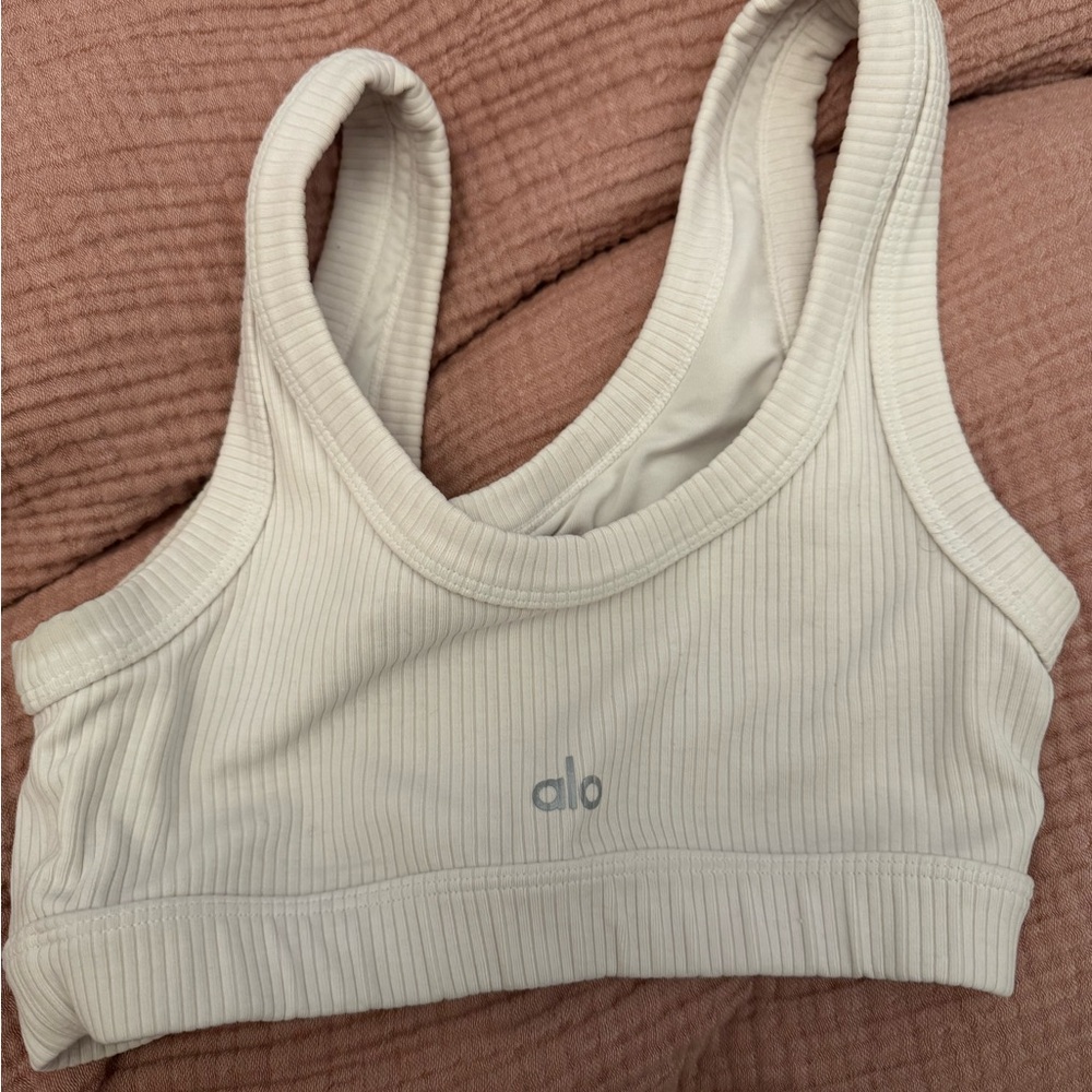 Alo Yoga Wellness Bra in white sz small